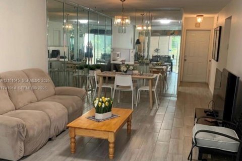 Condo in Hollywood, Florida, 2 bedrooms  № 2402401