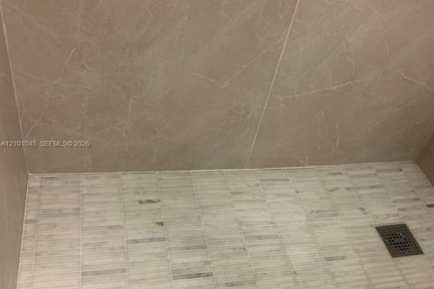 Condo in Hollywood, Florida, 2 bedrooms № 2402401 - photo 5