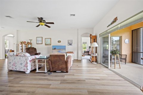 House in Punta Gorda, Florida 3 bedrooms, 188.13 sq.m. № 1844388 - photo 7