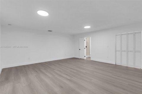 Casa en venta en Miami Gardens, Florida, 5 dormitorios, 207.82 m2 № 2000098 - foto 22