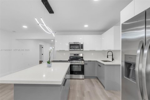 Casa en venta en Miami Gardens, Florida, 5 dormitorios, 207.82 m2 № 2000098 - foto 19