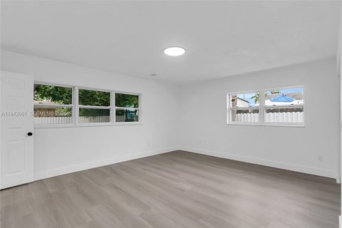 Casa en venta en Miami Gardens, Florida, 5 dormitorios, 207.82 m2 № 2000098 - foto 27