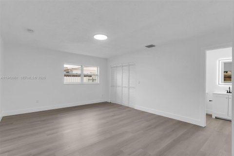 Casa en venta en Miami Gardens, Florida, 5 dormitorios, 207.82 m2 № 2000098 - foto 30