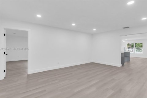 Casa en venta en Miami Gardens, Florida, 5 dormitorios, 207.82 m2 № 2000098 - foto 23