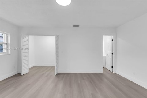 Casa en venta en Miami Gardens, Florida, 5 dormitorios, 207.82 m2 № 2000098 - foto 29