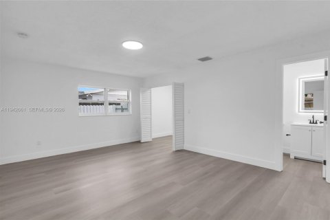 Casa en venta en Miami Gardens, Florida, 5 dormitorios, 207.82 m2 № 2000098 - foto 26