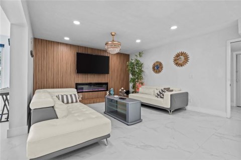 Casa en venta en Belleair Beach, Florida, 4 dormitorios, 277.31 m2 № 1878112 - foto 2