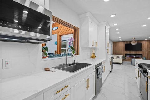 Casa en venta en Belleair Beach, Florida, 4 dormitorios, 277.31 m2 № 1878112 - foto 11