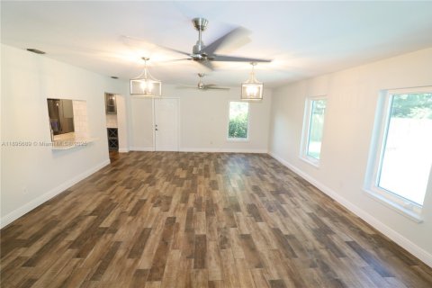 House in Palmetto Bay, Florida 4 bedrooms, 185.9 sq.m. № 1948230 - photo 16