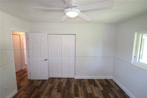 House in Palmetto Bay, Florida 4 bedrooms, 185.9 sq.m. № 1948230 - photo 20