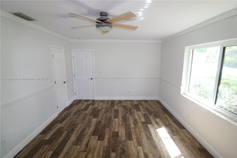House in Palmetto Bay, Florida 4 bedrooms, 185.9 sq.m. № 1948230 - photo 26