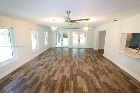 House in Palmetto Bay, Florida 4 bedrooms, 185.9 sq.m. № 1948230 - photo 13