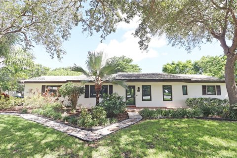 House in Palmetto Bay, Florida 4 bedrooms, 185.9 sq.m. № 1948230 - photo 2