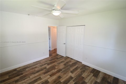 House in Palmetto Bay, Florida 4 bedrooms, 185.9 sq.m. № 1948230 - photo 25