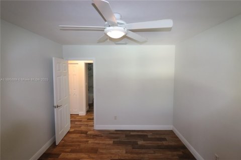 House in Palmetto Bay, Florida 4 bedrooms, 185.9 sq.m. № 1948230 - photo 19