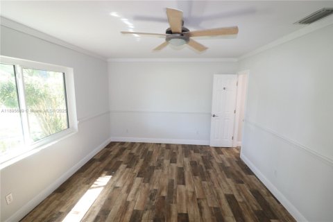 House in Palmetto Bay, Florida 4 bedrooms, 185.9 sq.m. № 1948230 - photo 29