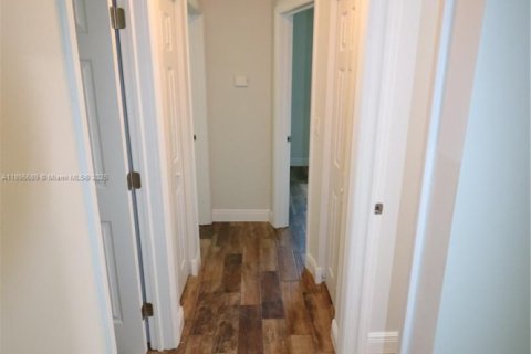 House in Palmetto Bay, Florida 4 bedrooms, 185.9 sq.m. № 1948230 - photo 17