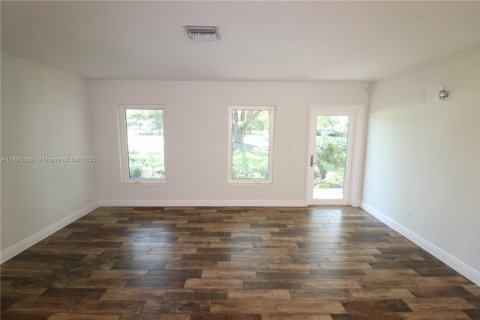 House in Palmetto Bay, Florida 4 bedrooms, 185.9 sq.m. № 1948230 - photo 6
