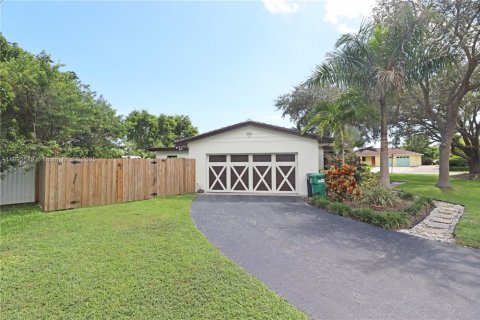 House in Palmetto Bay, Florida 4 bedrooms, 185.9 sq.m. № 1948230 - photo 5