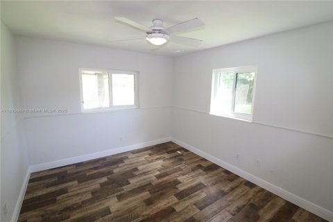 House in Palmetto Bay, Florida 4 bedrooms, 185.9 sq.m. № 1948230 - photo 27