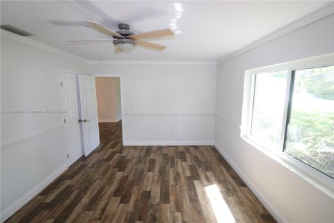House in Palmetto Bay, Florida 4 bedrooms, 185.9 sq.m. № 1948230 - photo 28