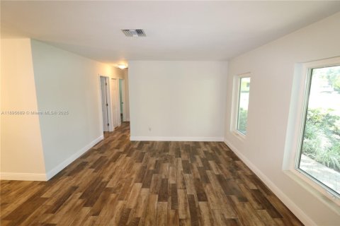 House in Palmetto Bay, Florida 4 bedrooms, 185.9 sq.m. № 1948230 - photo 7