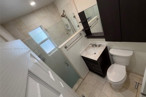 Villa ou maison à louer à Miami, Floride: 2 chambres, 85.1 m2 № 2385220 - photo 3