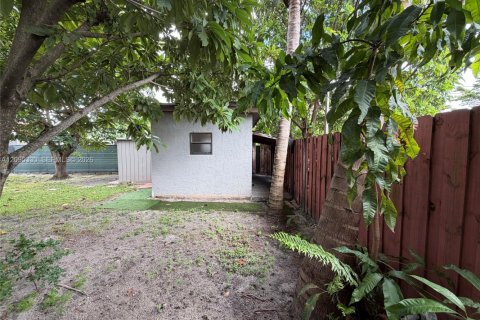 Villa ou maison à louer à Miami, Floride: 2 chambres, 85.1 m2 № 2385220 - photo 20