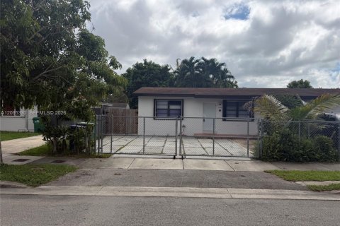 Villa ou maison à Miami, Floride 2 chambres, 85.1 m2 № 2385220