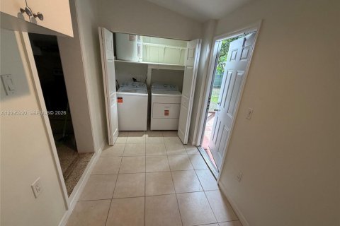 Villa ou maison à louer à Miami, Floride: 2 chambres, 85.1 m2 № 2385220 - photo 7