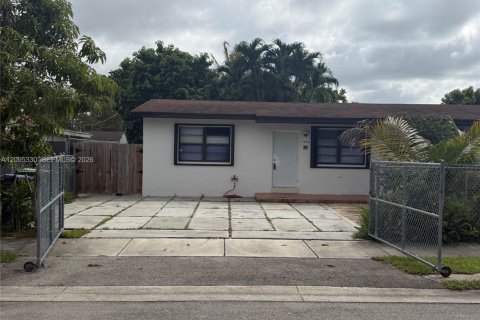 Villa ou maison à louer à Miami, Floride: 2 chambres, 85.1 m2 № 2385220 - photo 13