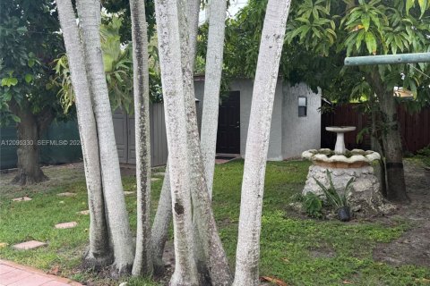 Villa ou maison à louer à Miami, Floride: 2 chambres, 85.1 m2 № 2385220 - photo 18