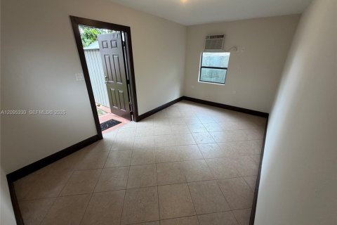 Villa ou maison à louer à Miami, Floride: 2 chambres, 85.1 m2 № 2385220 - photo 22