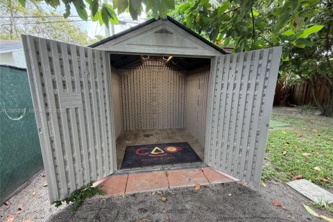 Villa ou maison à louer à Miami, Floride: 2 chambres, 85.1 m2 № 2385220 - photo 19