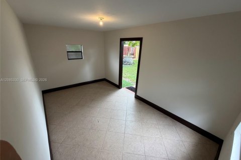 Villa ou maison à louer à Miami, Floride: 2 chambres, 85.1 m2 № 2385220 - photo 23
