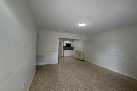 Villa ou maison à louer à Miami, Floride: 2 chambres, 85.1 m2 № 2385220 - photo 8