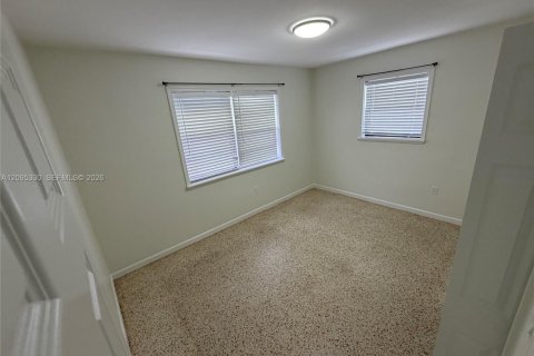 Villa ou maison à louer à Miami, Floride: 2 chambres, 85.1 m2 № 2385220 - photo 10