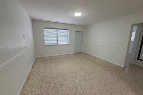 Villa ou maison à louer à Miami, Floride: 2 chambres, 85.1 m2 № 2385220 - photo 12