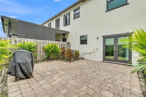 Touwnhouse à vendre à Miami, Floride: 3 chambres, 133.87 m2 № 2282365 - photo 22