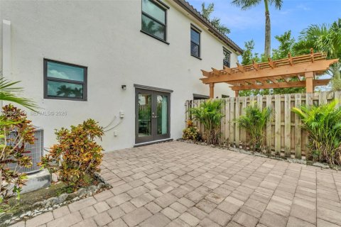 Touwnhouse à vendre à Miami, Floride: 3 chambres, 133.87 m2 № 2282365 - photo 23