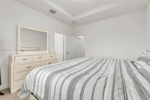Touwnhouse à vendre à Miami, Floride: 3 chambres, 133.87 m2 № 2282365 - photo 28