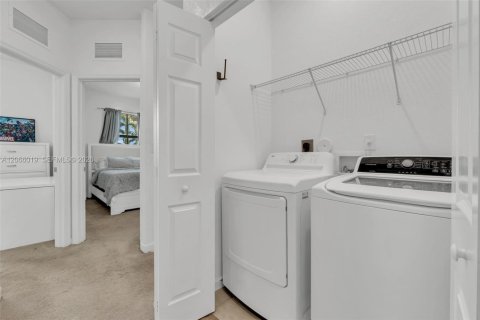 Touwnhouse à vendre à Miami, Floride: 3 chambres, 133.87 m2 № 2282365 - photo 25