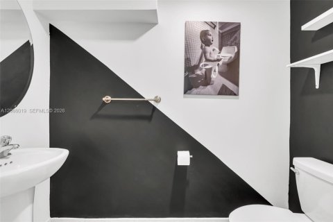 Touwnhouse à vendre à Miami, Floride: 3 chambres, 133.87 m2 № 2282365 - photo 10