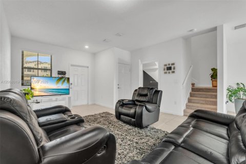 Touwnhouse à vendre à Miami, Floride: 3 chambres, 133.87 m2 № 2282365 - photo 8