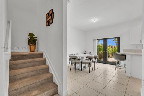 Touwnhouse à vendre à Miami, Floride: 3 chambres, 133.87 m2 № 2282365 - photo 12