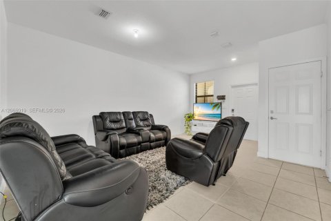 Touwnhouse à vendre à Miami, Floride: 3 chambres, 133.87 m2 № 2282365 - photo 9