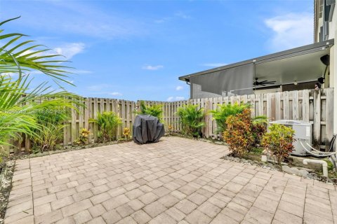 Touwnhouse à vendre à Miami, Floride: 3 chambres, 133.87 m2 № 2282365 - photo 21