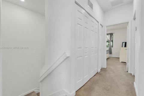 Touwnhouse à vendre à Miami, Floride: 3 chambres, 133.87 m2 № 2282365 - photo 24