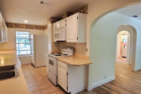Villa ou maison à louer à Winter Haven, Floride: 2 chambres, 102.19 m2 № 2167419 - photo 7