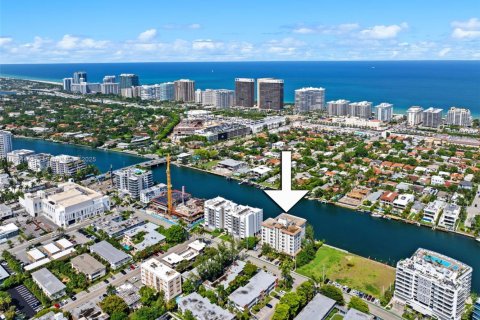 Condominio en venta en Bay Harbor Islands, Florida, 2 dormitorios, 140.28 m2 № 1979516 - foto 1